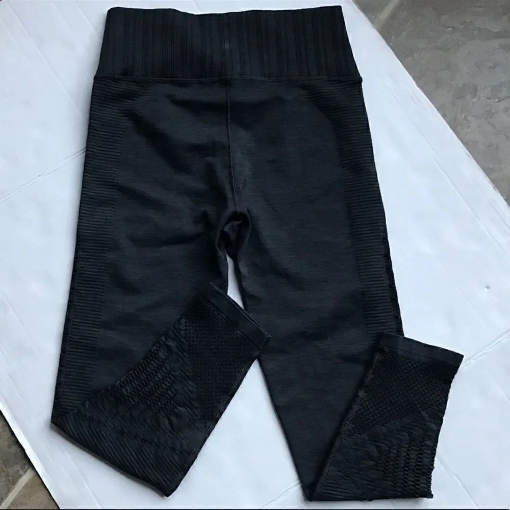 Athleta Halasana Seamless Tight Gray Leggings M